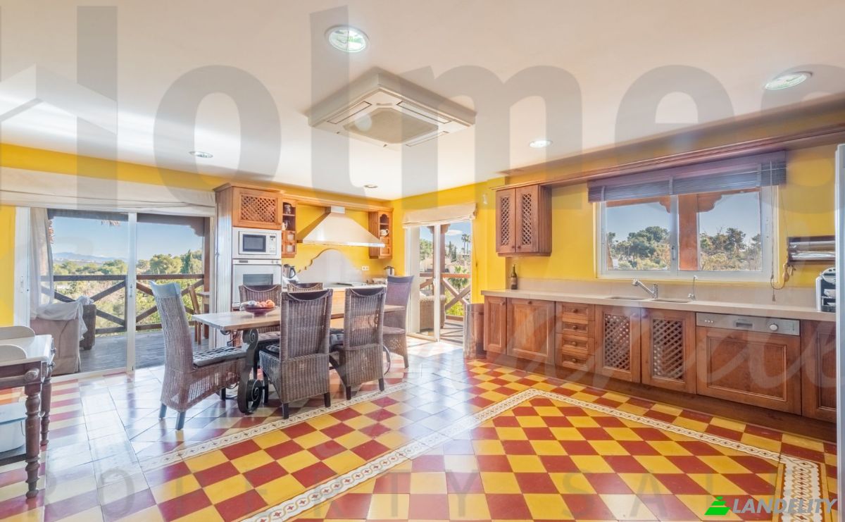 Villa for Sale C Breda, San Roque, Cadiz, Andalusia, Spain. Photo 9