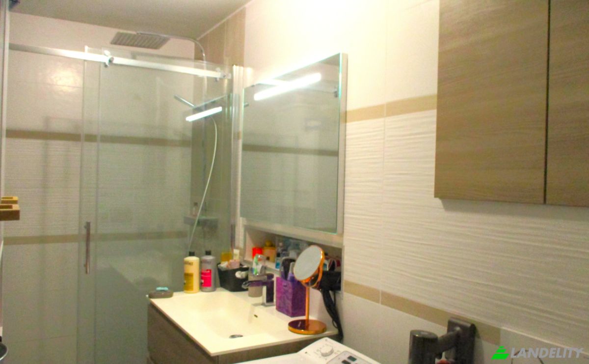 Apartment for Sale 76 Chem de la Traille, 84700 Sorgues, Sorgues, Vaucluse, Provence-Alpes-Cote dAzur, France. Photo 3