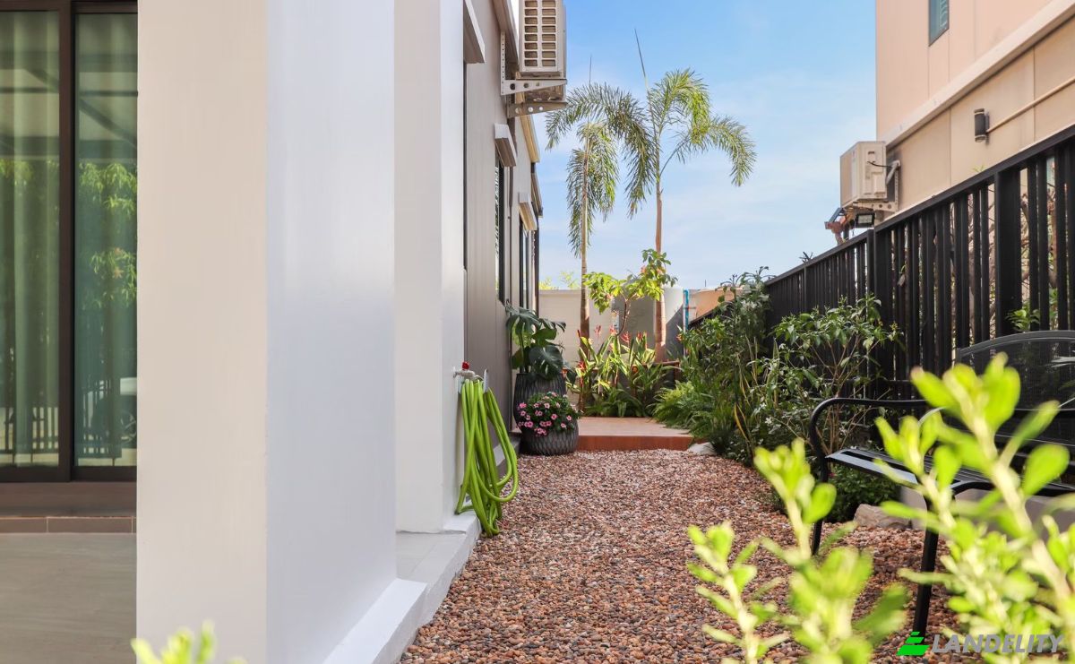 Single Family Home for Sale 385 Bang Lamung 3 Alley, Tambon Bang Lamung, Amphoe Bang Lamung, Chang Wat Chon Buri 20150, Laem Chabang, Bang Lamung District, Chon Buri, Thailand. Photo 2
