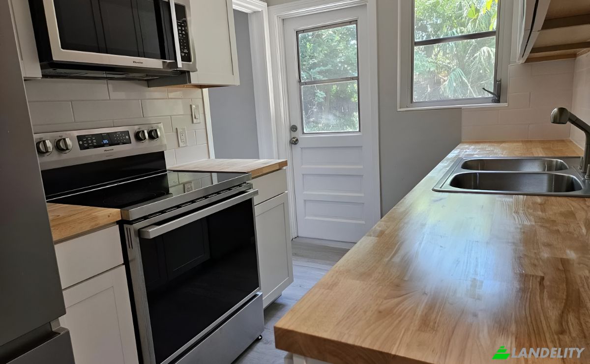Single Family Home for Sale 284 Boylston Ave, Daytona Beach, Volusia County, Florida, United States, FL 32118, USA. Photo 2