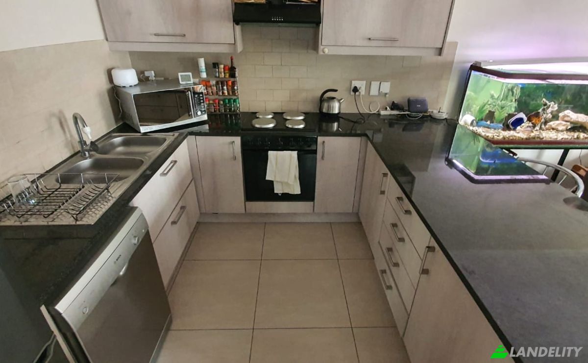 Single Family Home for Sale 10 Belgrave Rd, Bloubergstrand, Cape Town, City of Cape Town Metropolitan Municipality, Western Cape, South Africa, 7441. Photo 2