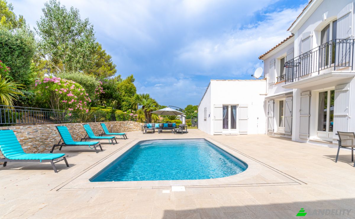 Villa for Sale 20 Rue Annie dArco, 13011 Marseille, Marseille, Bouches-du-Rhone, Provence-Alpes-Cote dAzur, France. Photo 12