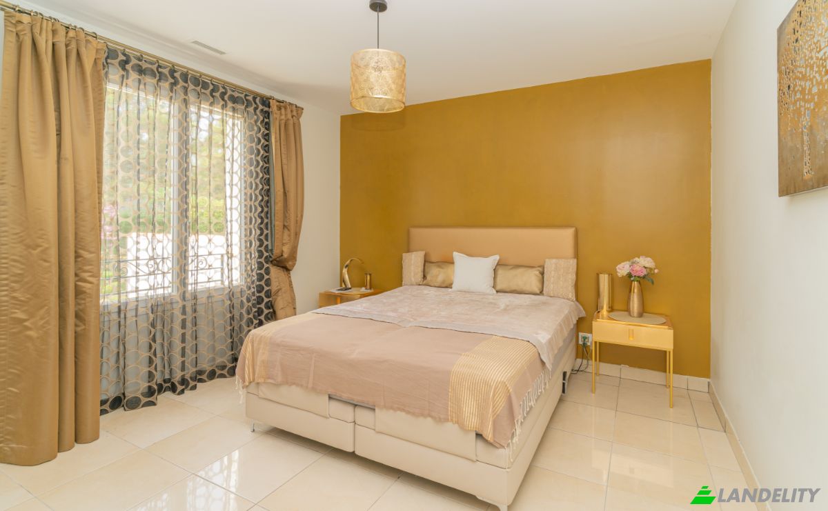 Villa for Sale 20 Rue Annie dArco, 13011 Marseille, Marseille, Bouches-du-Rhone, Provence-Alpes-Cote dAzur, France. Photo 7