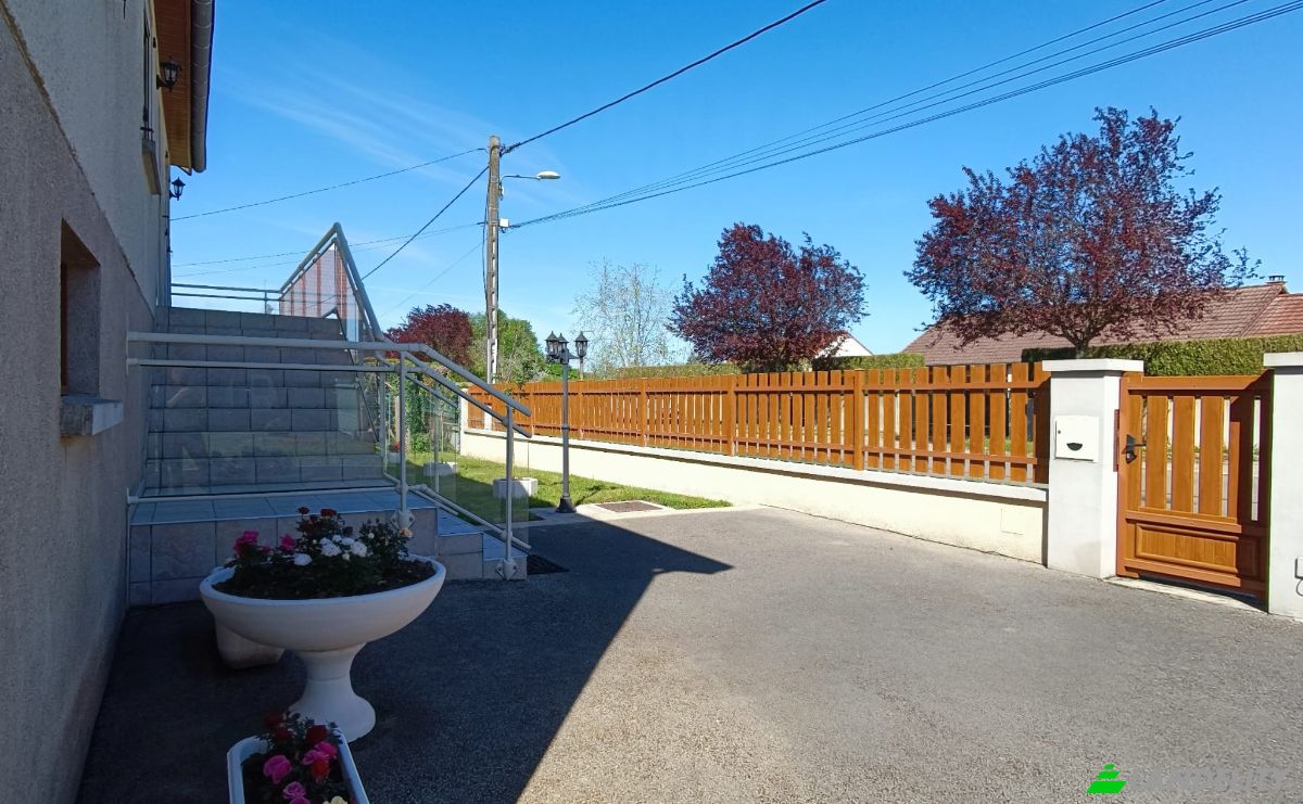 Single Family Home for Sale 27 Rue de la Gare, 70100 Essertenne-et-Cecey, Essertenne-et-Cecey, Haute-Saone, Bourgogne-Franche-Comte, France. Photo 3