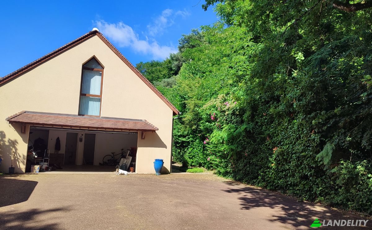 Villa for Sale 520 La Maison Rouge, 89520 Treigny-Perreuse-Sainte-Colombe, Treigny-Perreuse-Sainte-Colombe, Yonne, Bourgogne-Franche-Comte, France. Photo 1
