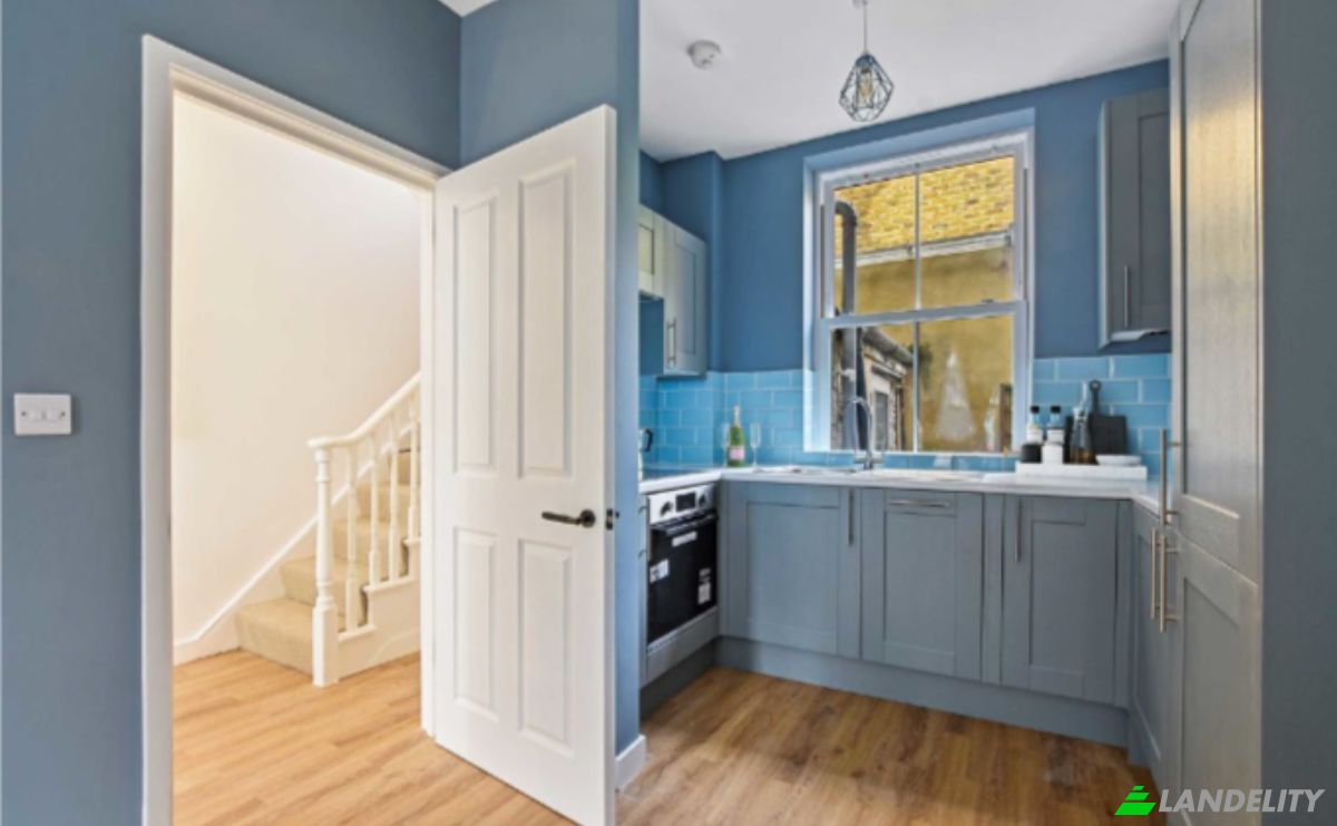 Single Family Home for Sale Latimer Pl, London, Greater London, England, United Kingdom. Photo 3