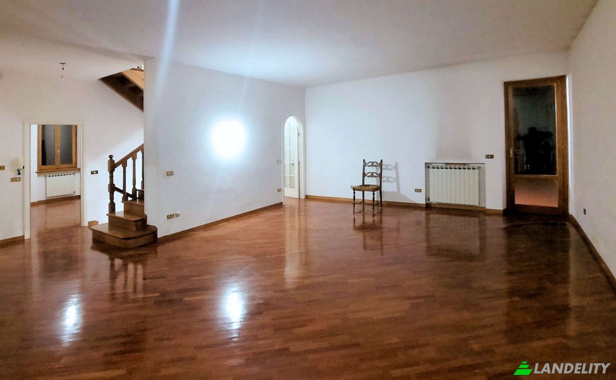 Villa for Sale Ponte Simonetta, 61045 Ponte della Simonetta PU, Ponte della Simonetta, Province of Pesaro and Urbino, Marche, Italy. Photo 11