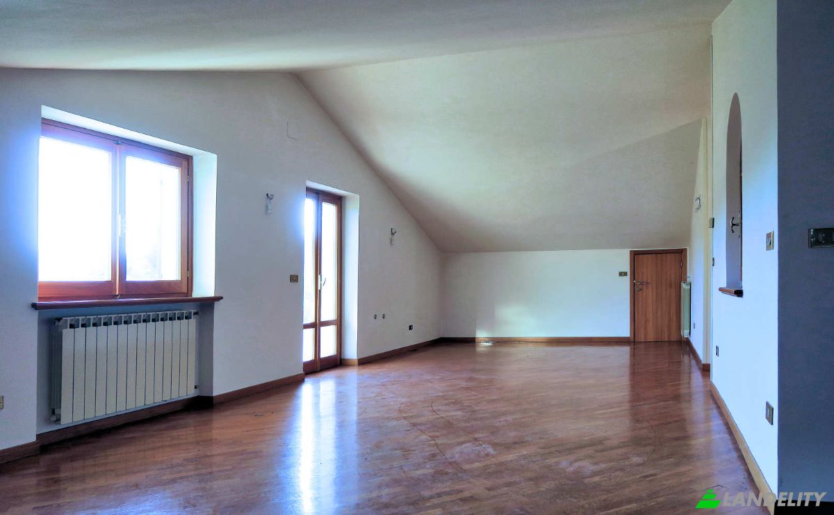 Villa for Sale Ponte Simonetta, 61045 Ponte della Simonetta PU, Ponte della Simonetta, Province of Pesaro and Urbino, Marche, Italy. Photo 18