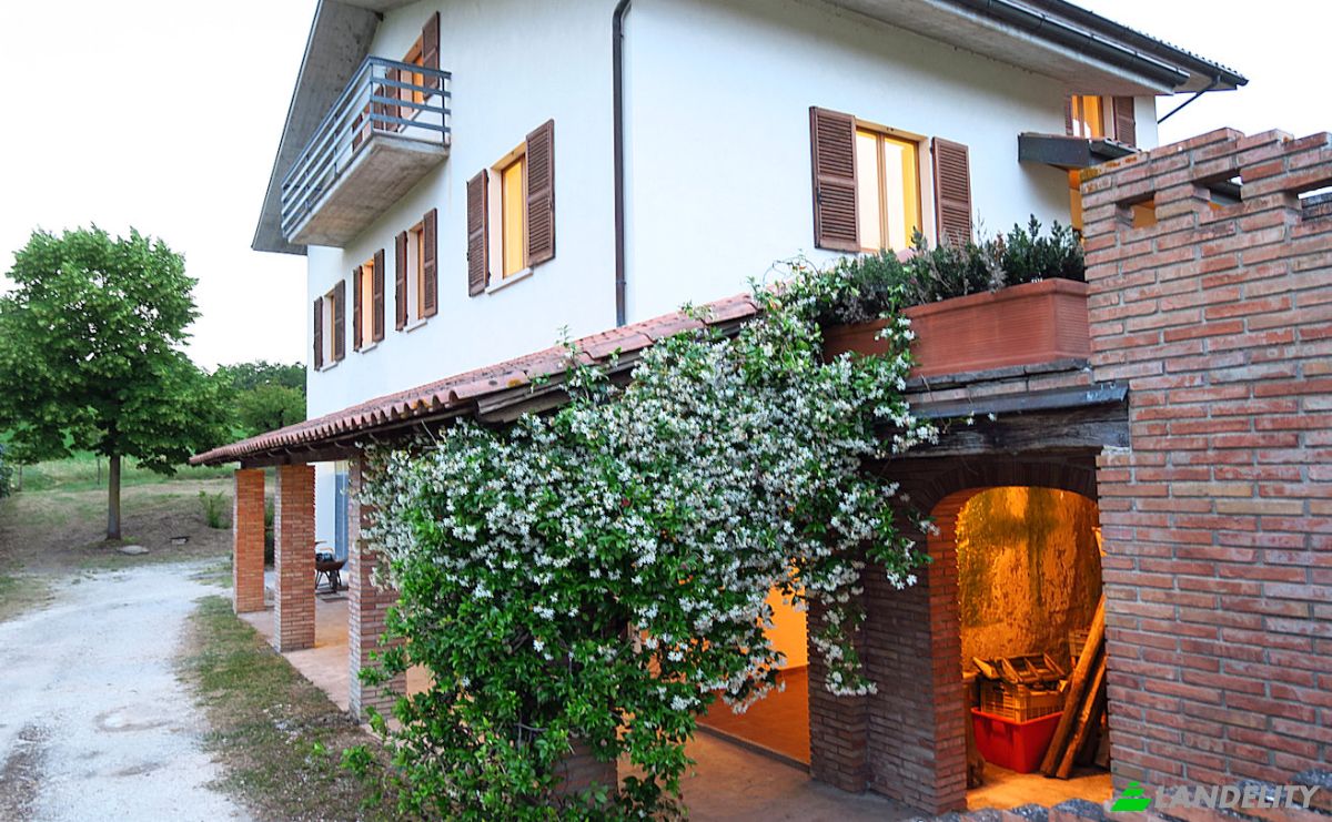 Villa for Sale Ponte Simonetta, 61045 Ponte della Simonetta PU, Ponte della Simonetta, Province of Pesaro and Urbino, Marche, Italy. Photo 3
