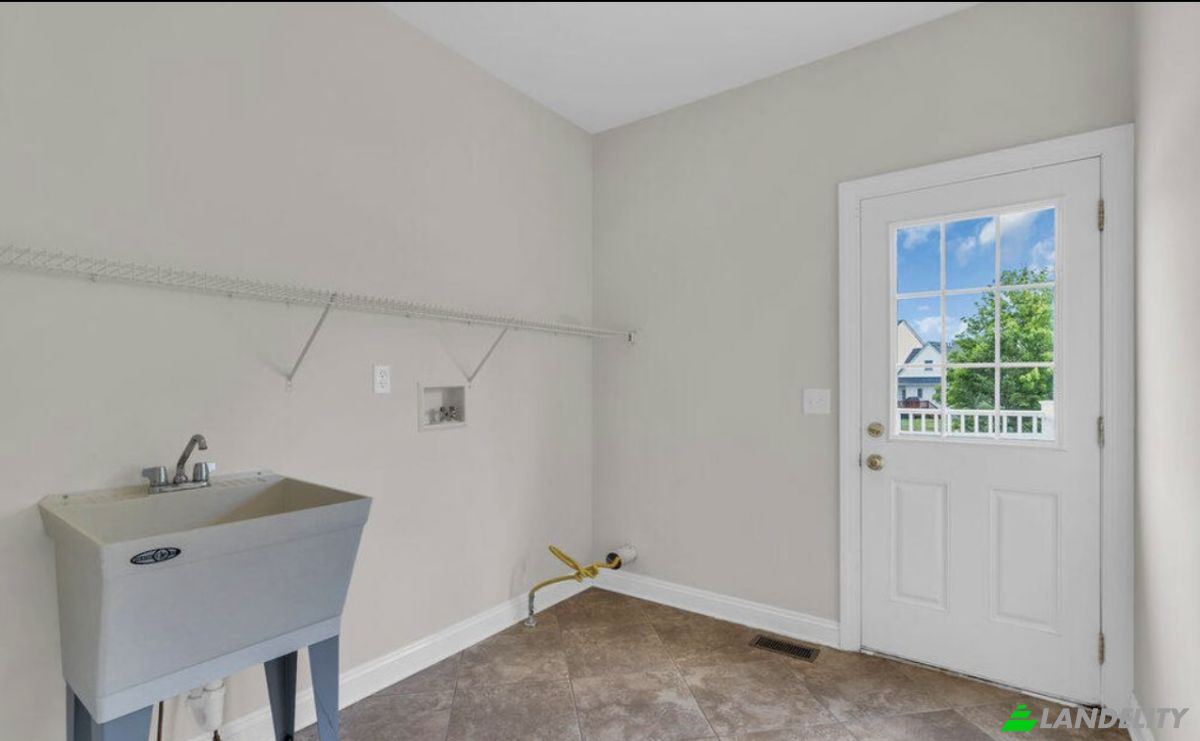 Single Family Home for Sale 2 Hoover St, Freehold, NJ 07728, USA, Freehold Township, Monmouth County, New Jersey, United States. Photo 11
