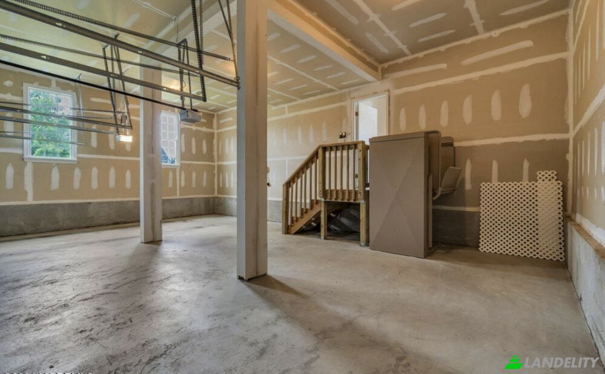 Single Family Home for Sale 2 Hoover St, Freehold, NJ 07728, USA, Freehold Township, Monmouth County, New Jersey, United States. Photo 12