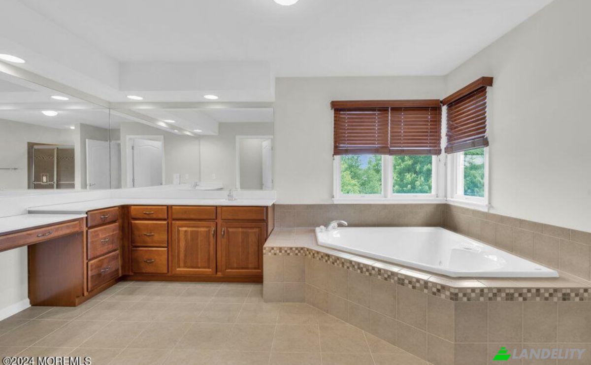 Single Family Home for Sale 2 Hoover St, Freehold, NJ 07728, USA, Freehold Township, Monmouth County, New Jersey, United States. Photo 9