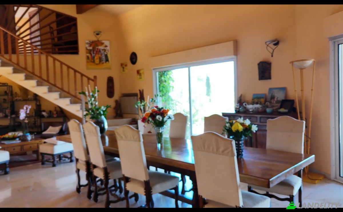 Villa for Sale 12 Imp des Amaryllis, 83400 Hyeres, Hyeres, Var, Provence-Alpes-Cote dAzur, France. Photo 2