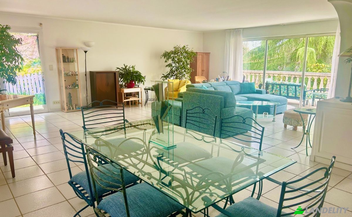 Villa for Sale 25 All des Oliviers, 06330 Roquefort-les-Pins, Roquefort-les-Pins, Alpes-Maritimes, Provence-Alpes-Cote dAzur, France. Photo 1