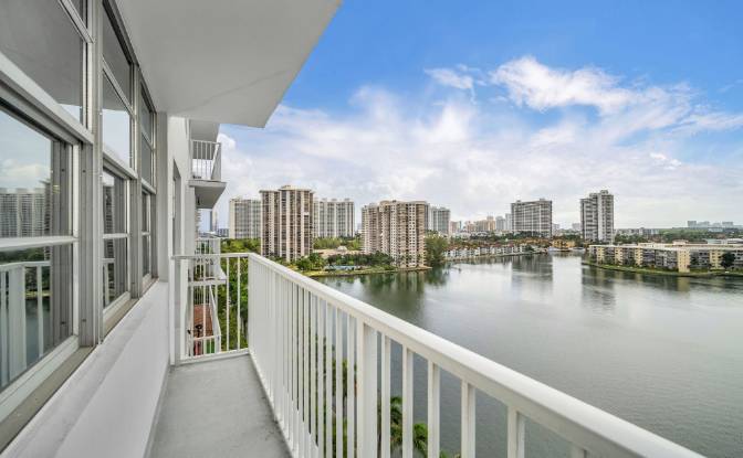 Condo for Sale Admirals Port, Aventura. Photo#18 Condo for Sale Admirals Port, Aventura. Photo#18