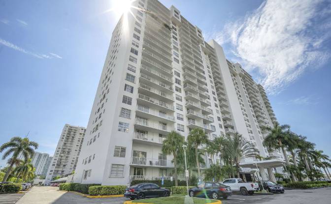 Condo for Sale Admirals Port, Aventura. Photo#3 Condo for Sale Admirals Port, Aventura. Photo#3