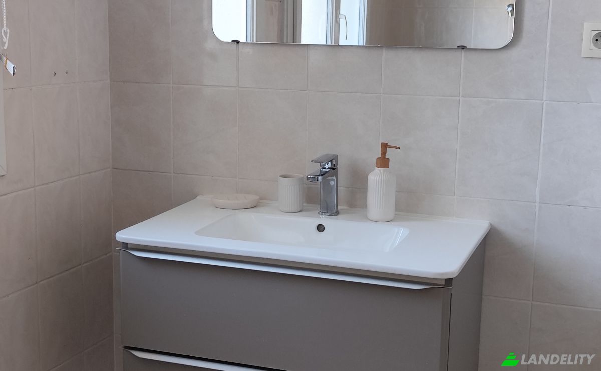 Villa for Sale 23 Rue des Antignans, 26110 Nyons, Nyons, Drome, Auvergne-Rhone-Alpes, France. Photo 4
