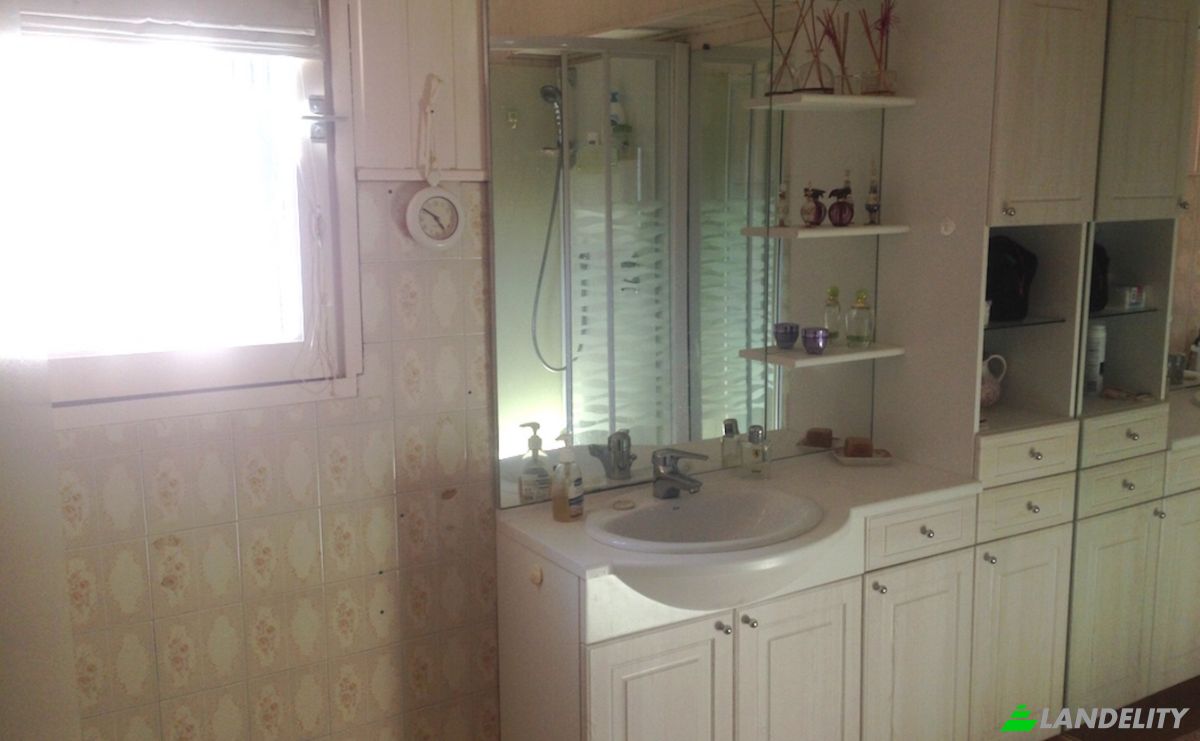 Apartment for Sale 2 Rue Jean Boudou, 12500 Espalion, Espalion, Aveyron, Occitanie, France. Photo 4