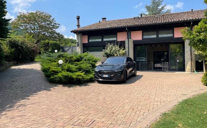 Single Family Home for Sale Via Orelia. Photo#2