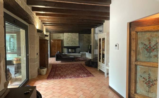 Single Family Home for Sale Via Orelia. Photo#4