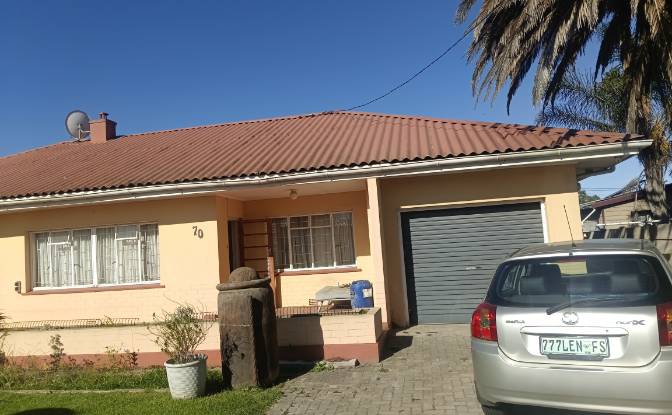 Casa de una sola familia en venta 70 Merriman St. Foto#2