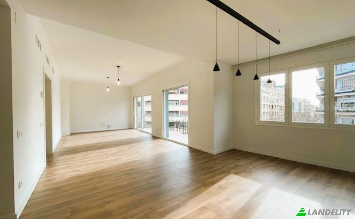 Apartment for Sale C de Roger de Lluria, LEixample, Barcelona, Catalonia, Spain. Photo 2