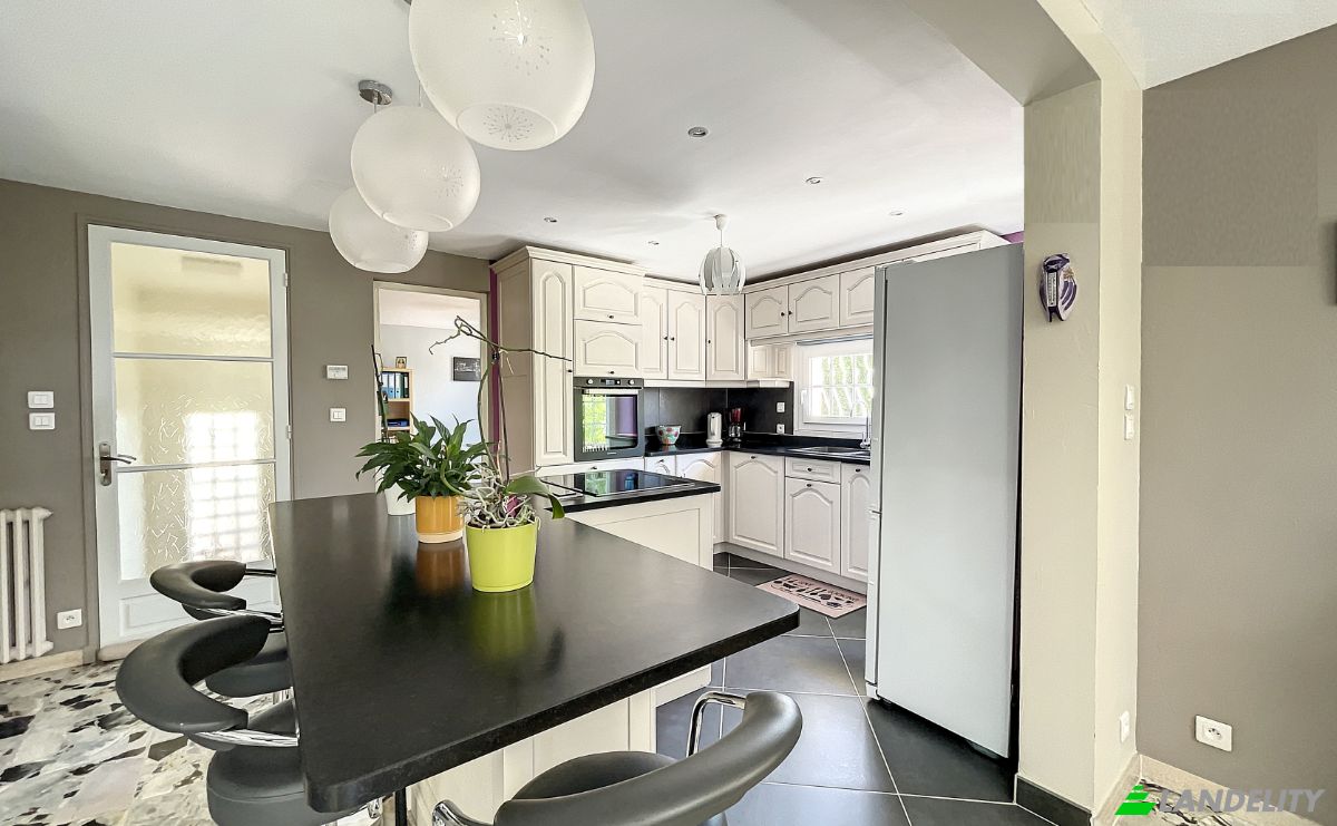 Villa for Sale 430 Allee des Jardins de Craoux, 84310 Morieres-les-Avignon, Morieres-les-Avignon, Vaucluse, Provence-Alpes-Cote dAzur, France. Photo 4