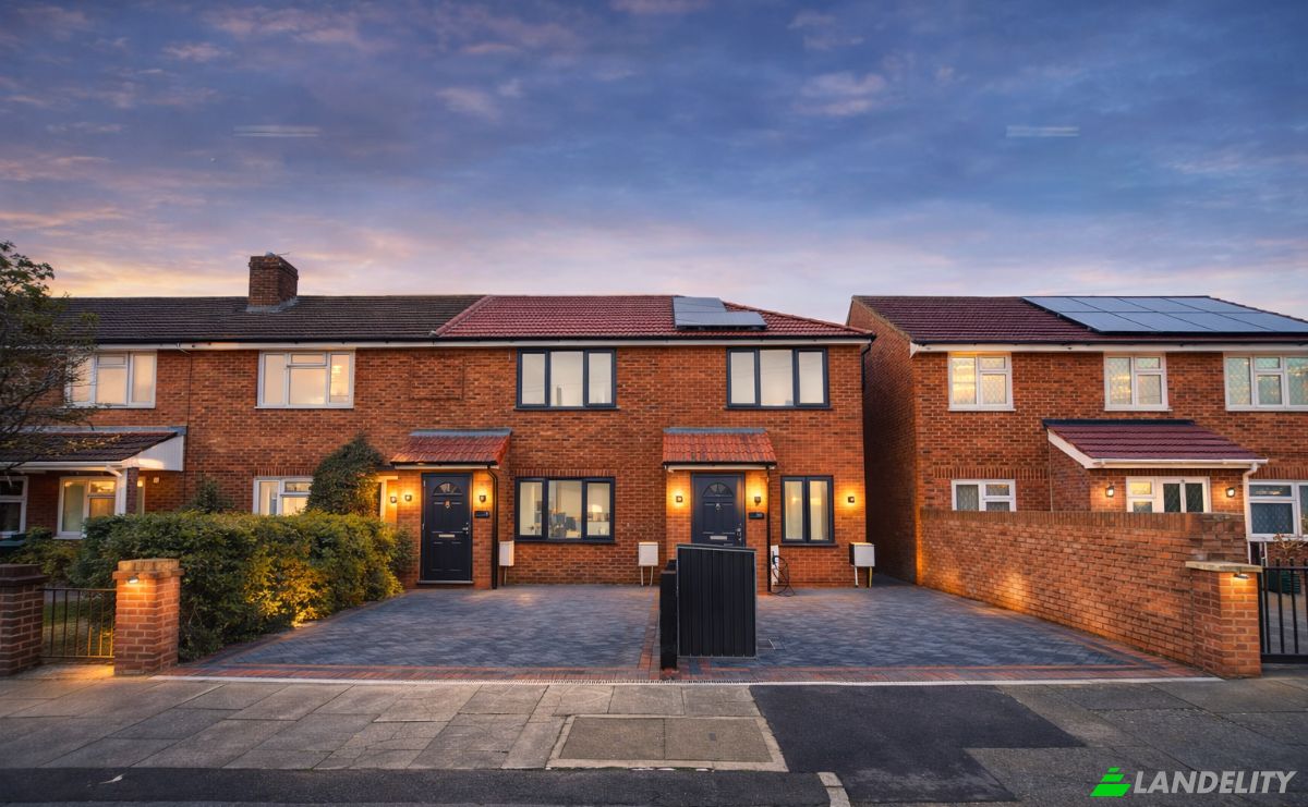 Single Family Home for Sale 6 Northumberland Cres, Feltham TW14 9SZ, Feltham, Greater London, England, United Kingdom. Photo 1