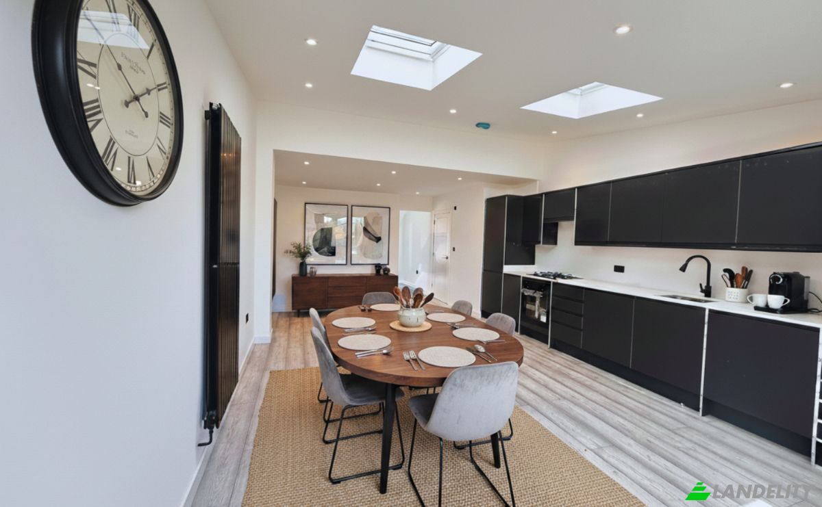 Single Family Home for Sale 6 Northumberland Cres, Feltham TW14 9SZ, Feltham, Greater London, England, United Kingdom. Photo 6