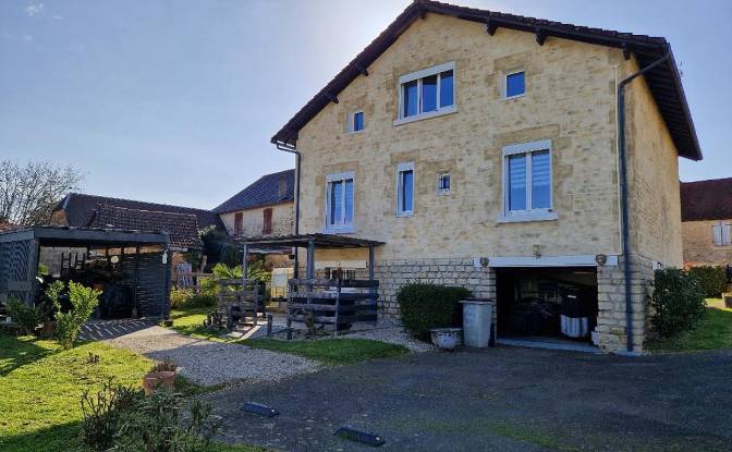 Townhouse for Sale 28 Rue de la Republique. Photo#7 Townhouse for Sale 28 Rue de la Republique. Photo#7