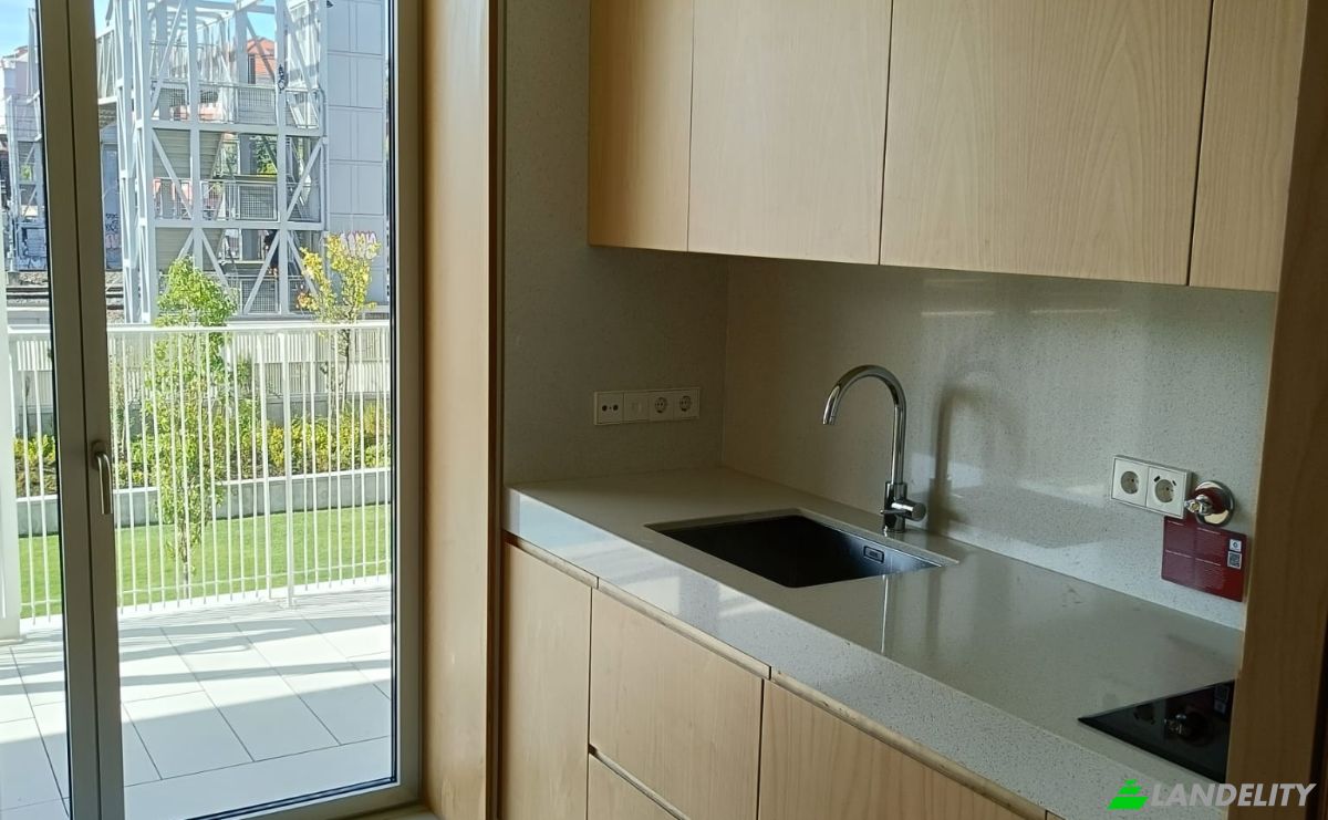 Apartment for Rent Av Santos Dumont 46, 1050-223 Lisboa, Lisbon, Portugal. Photo 11