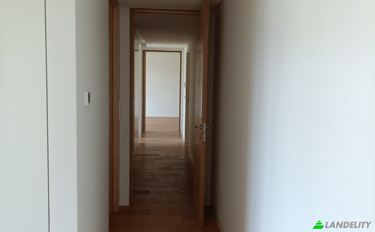 Apartment for Rent Av Santos Dumont 46, 1050-223 Lisboa, Lisbon, Portugal. Photo 14