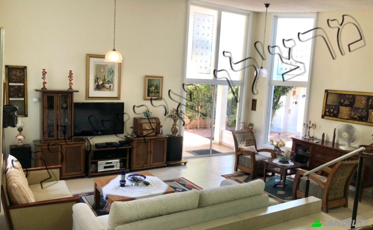 Casa de una sola familia en venta YL Perets St 9, Petah Tikva, Petach Tikva, Center District, Israel. Foto 3
