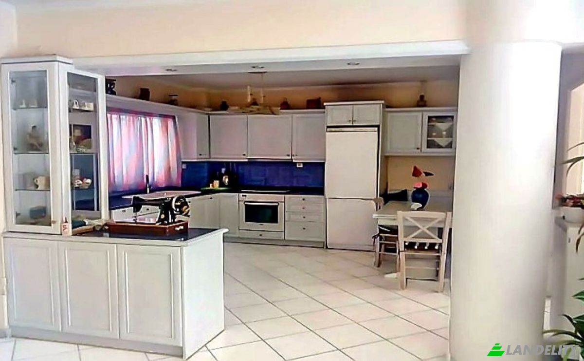 Single Family Home for Sale Thoukididou 26, Pireas 185 38, Piraeus, Attica, Decentralized Administration of Attica, Greece. Photo 2