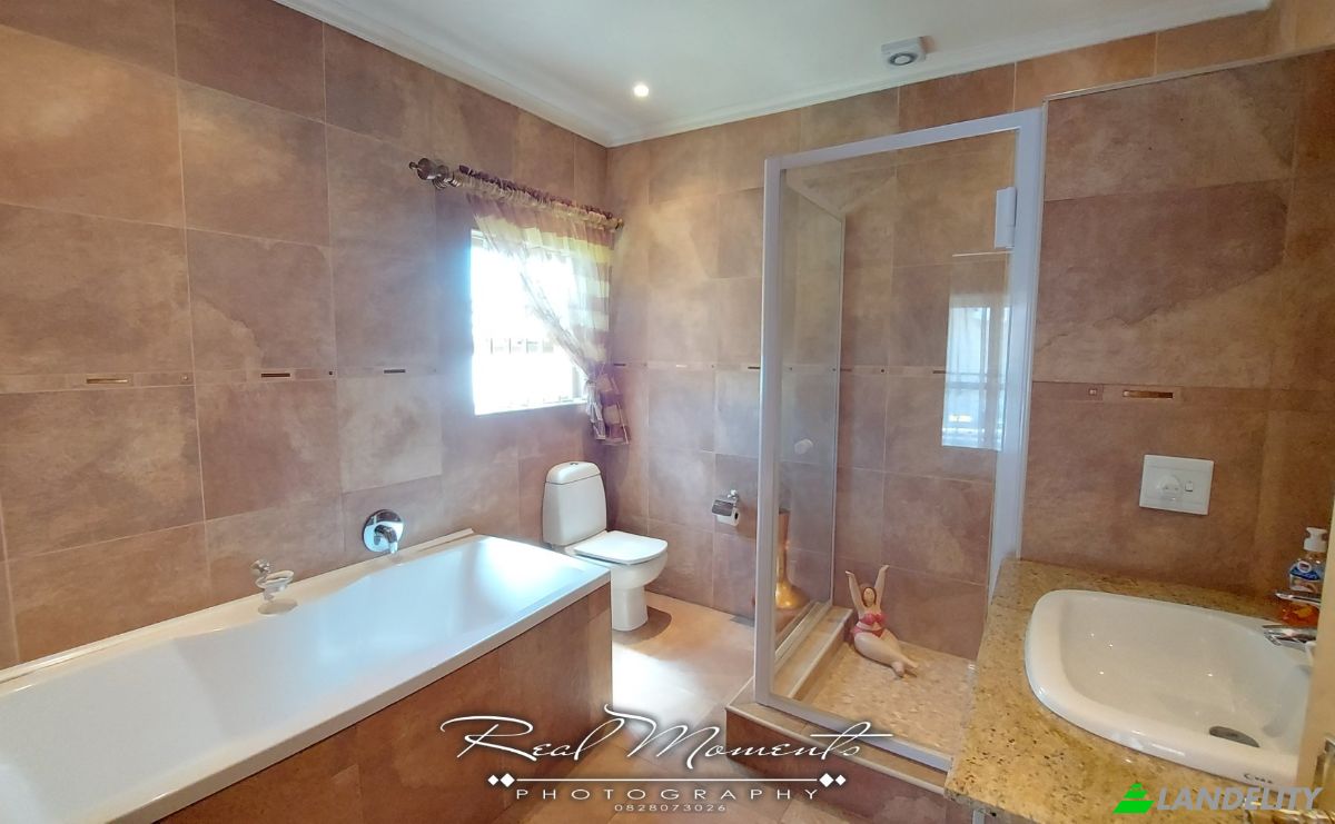 Single Family Home for Sale Chopin St, Vanderbijlpark S W, Vanderbijlpark, Sedibeng District Municipality, Gauteng, South Africa. Photo 15