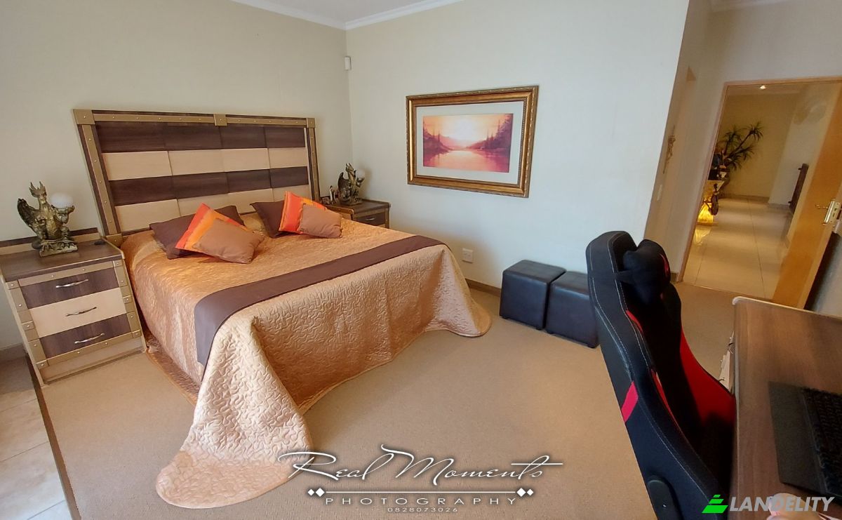 Single Family Home for Sale Chopin St, Vanderbijlpark S W, Vanderbijlpark, Sedibeng District Municipality, Gauteng, South Africa. Photo 16