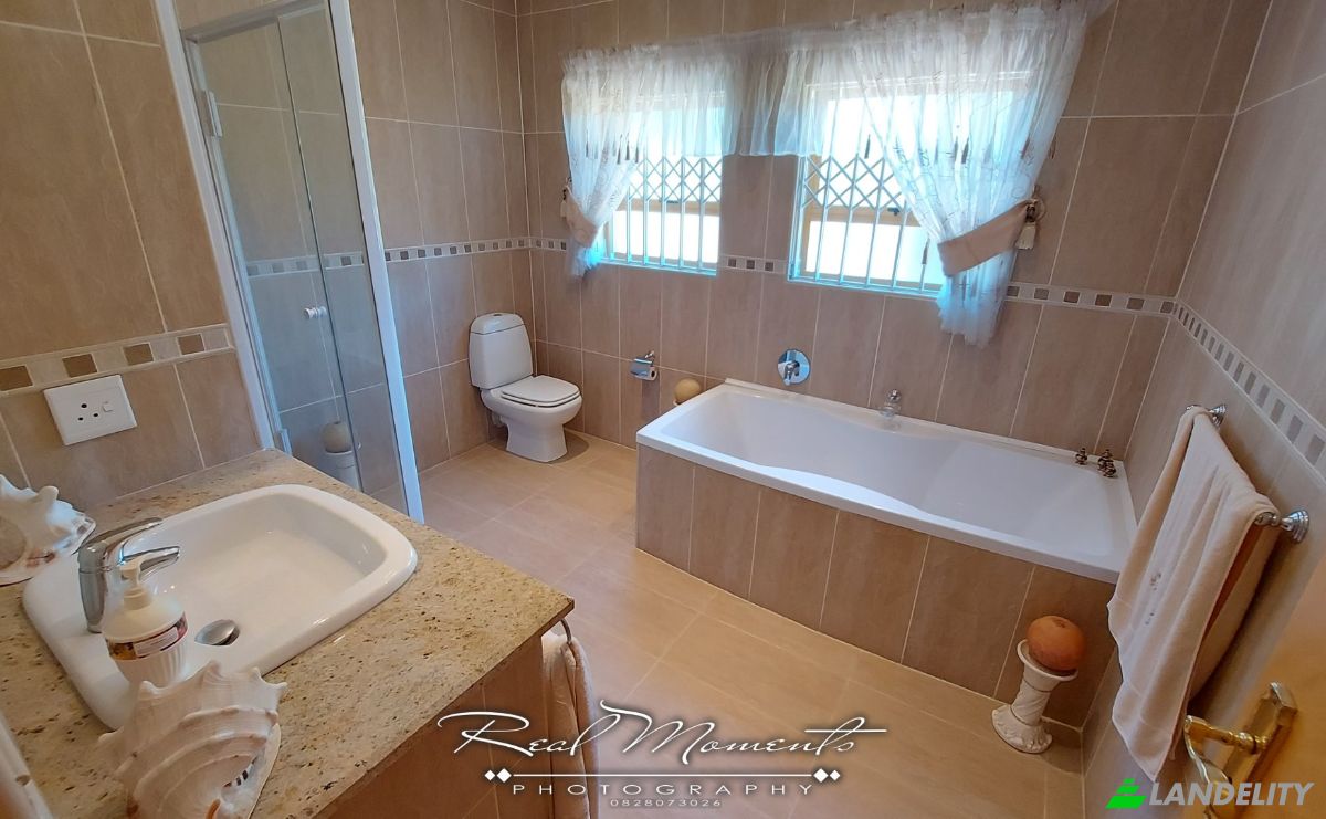 Single Family Home for Sale Chopin St, Vanderbijlpark S W, Vanderbijlpark, Sedibeng District Municipality, Gauteng, South Africa. Photo 19