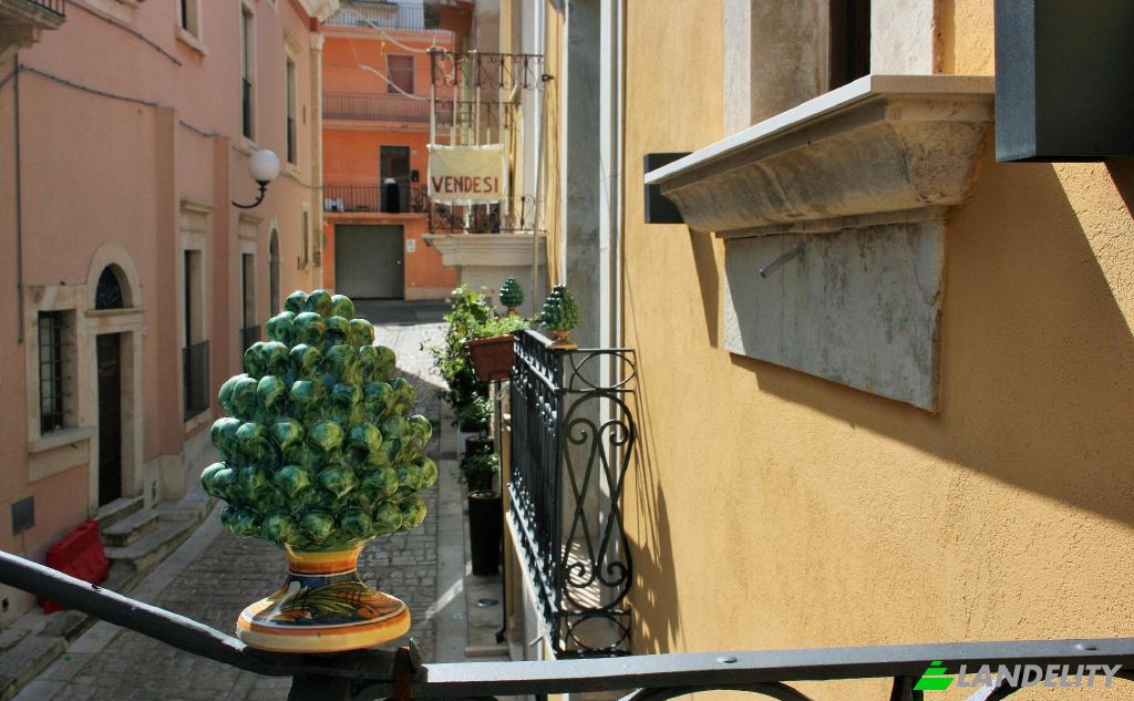 Single Family Home for Sale Via Principe di Carignano, 97013 Comiso RG, Comiso, Free municipal consortium of Ragusa, Sicily, Italy. Photo 16