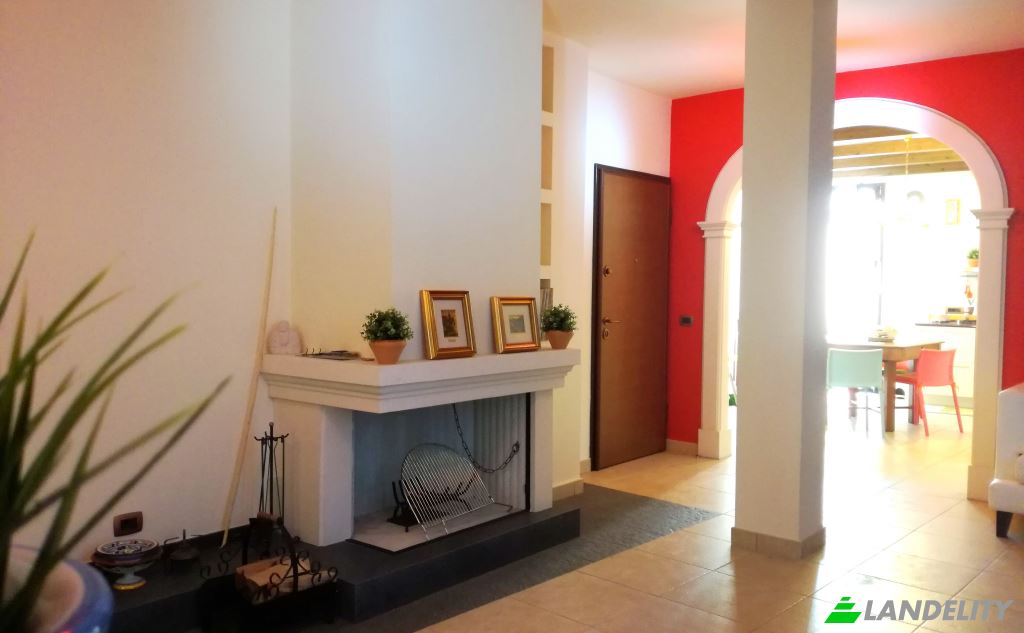 Apartment for Sale Via Umberto, 97013 Comiso RG, Comiso, Free municipal consortium of Ragusa, Sicily, Italy. Photo 1