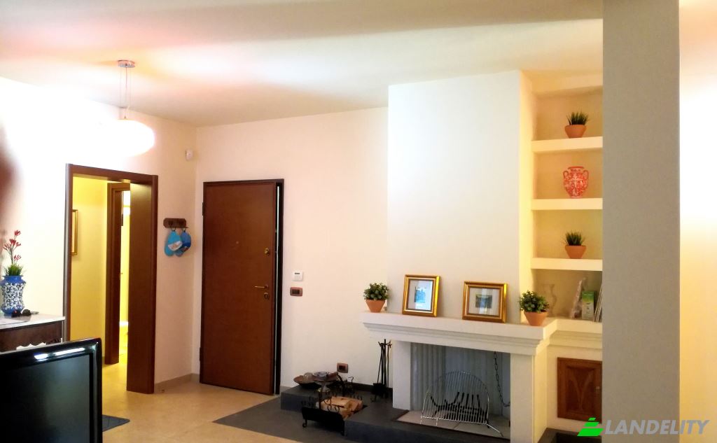 Apartment for Sale Via Umberto, 97013 Comiso RG, Comiso, Free municipal consortium of Ragusa, Sicily, Italy. Photo 4