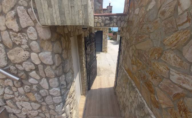 Single Family Home for Sale 7- 27, 9620 Varna. Photo#10