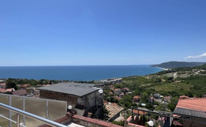 Single Family Home for Sale 7- 27, 9620 Varna. Photo#3