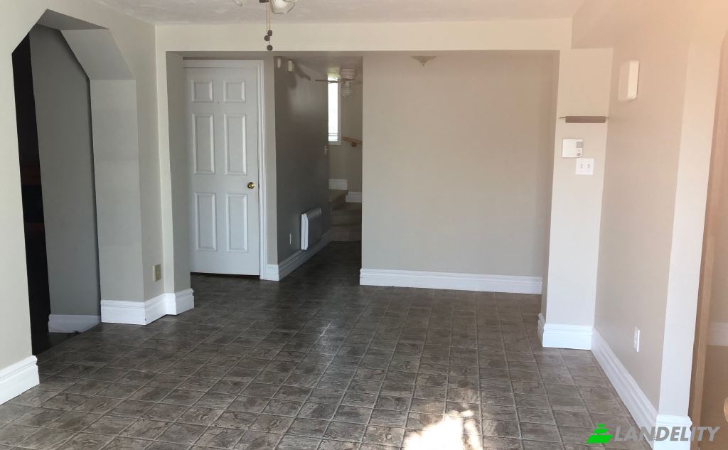 Single Family Home for Sale Kay St, Salisbury, Westmorland County, New Brunswick, Canada. Photo 4