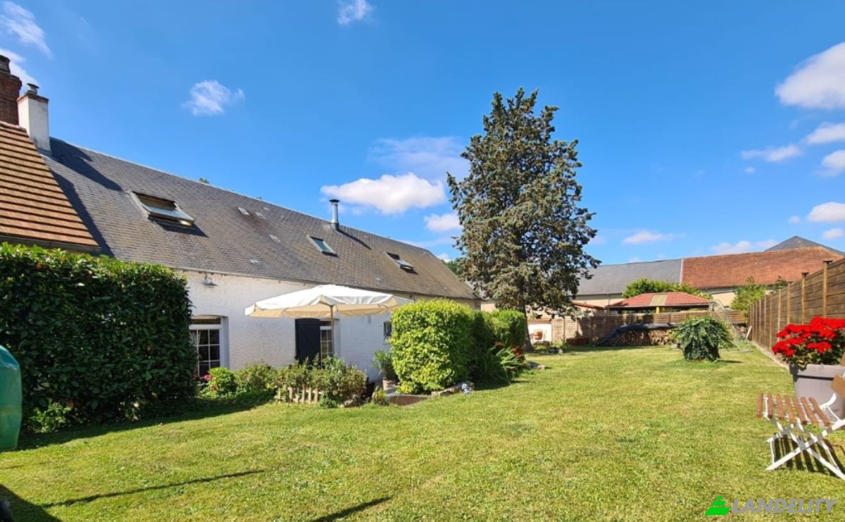 Townhouse for Sale 6 Rue de lAqueduc, 28130 Houx, Houx, Eure-et-Loir, Centre-Val de Loire, France. Photo 4