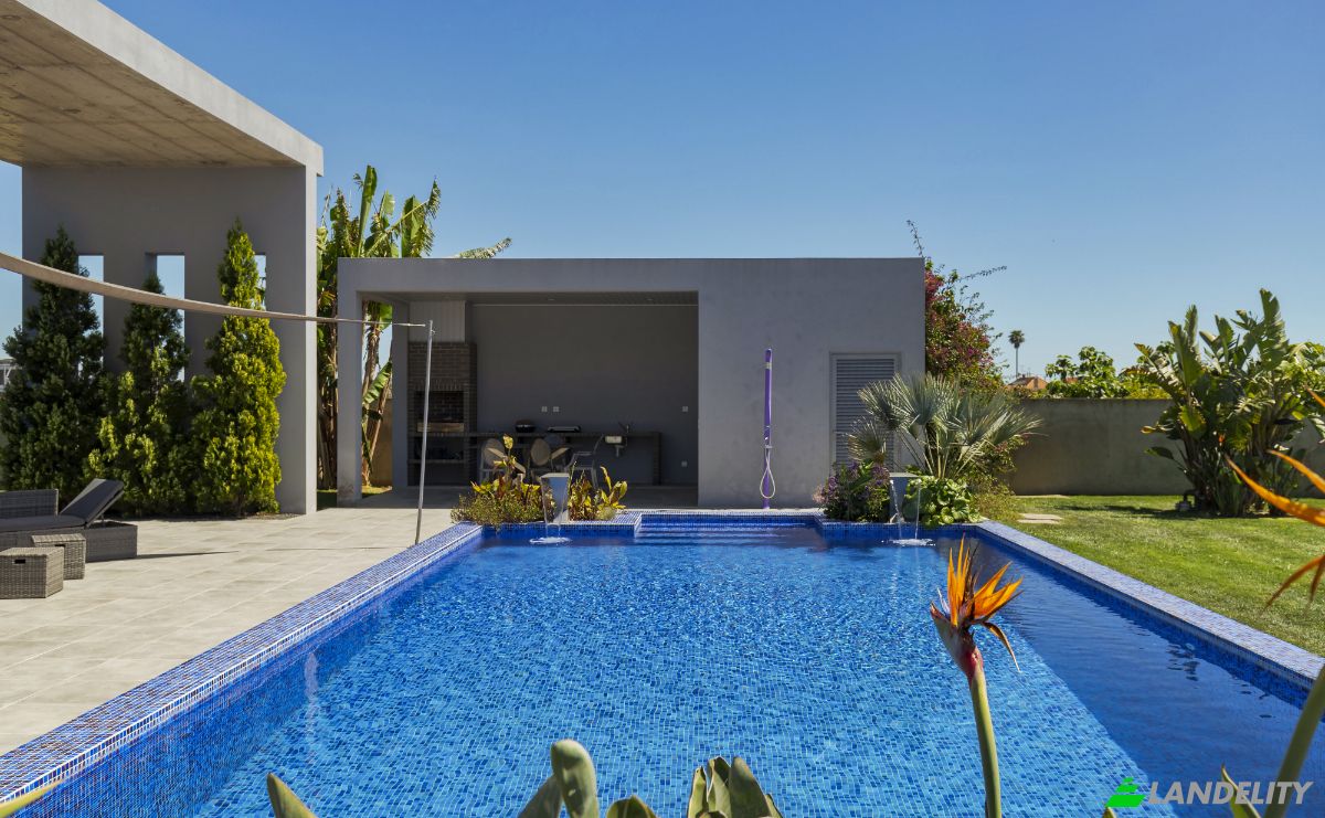 Villa for Sale Av Miguel Bombarda 157, 1050-165 Lisboa, Lisbon, Portugal. Photo 2