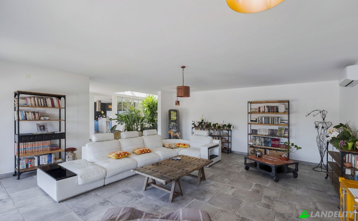 Villa for Sale Av Miguel Bombarda 157, 1050-165 Lisboa, Lisbon, Portugal. Photo 4