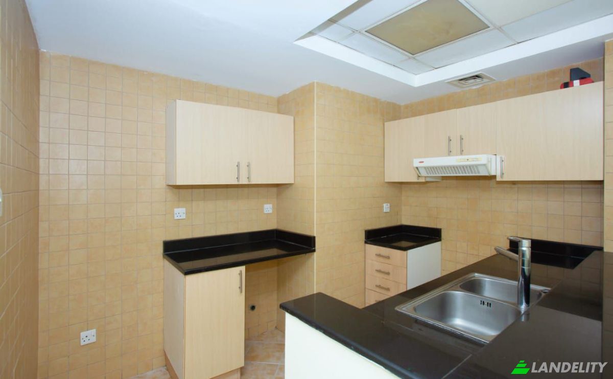 Apartment for Sale Dubai, Jumeirah Lake Towers, United Arab Emirates. Photo 2