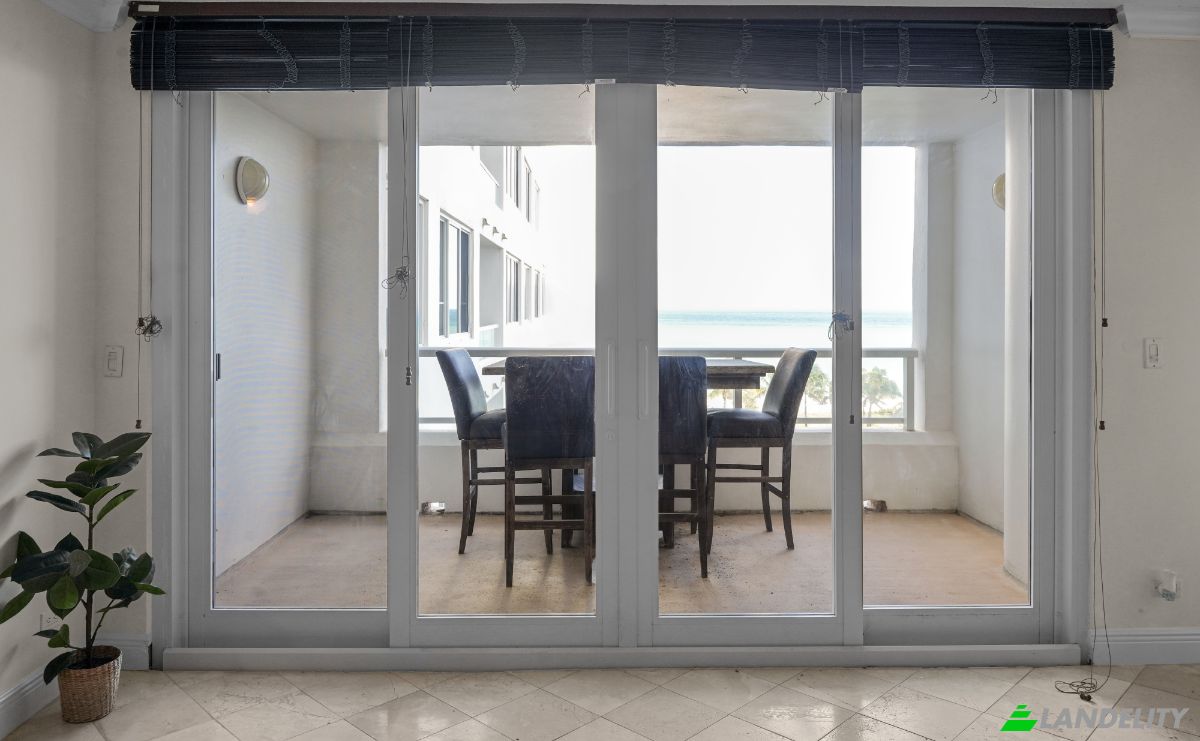 Condo for Sale 5005 Collins Ave, Miami Beach, Miami-Dade County, Florida, United States, FL 33140, USA. Photo 2