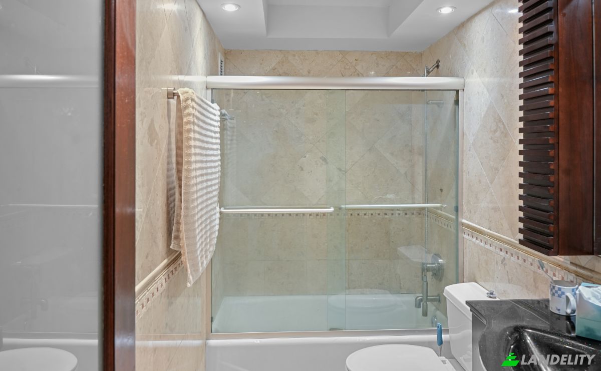 Condo for Sale 5005 Collins Ave, Miami Beach, Miami-Dade County, Florida, United States, FL 33140, USA. Photo 8