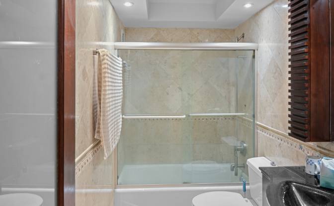 Condo for Sale 5005 Collins Ave, Miami Beach. Photo#8 Condo for Sale 5005 Collins Ave, Miami Beach. Photo#8